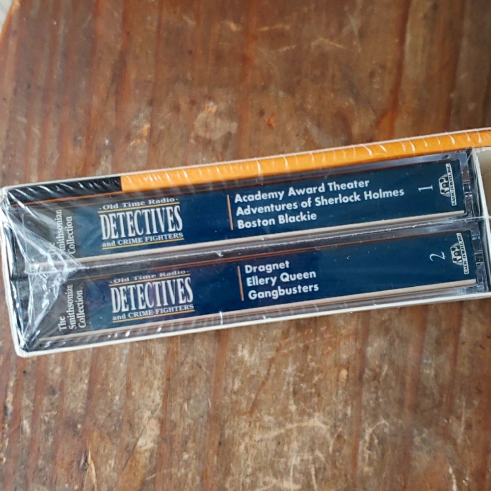 The SMITHSONIAN - Old Time Radio Detectives and Crime Fighters - 4 Cassettes NIB - Picture 6 of 6